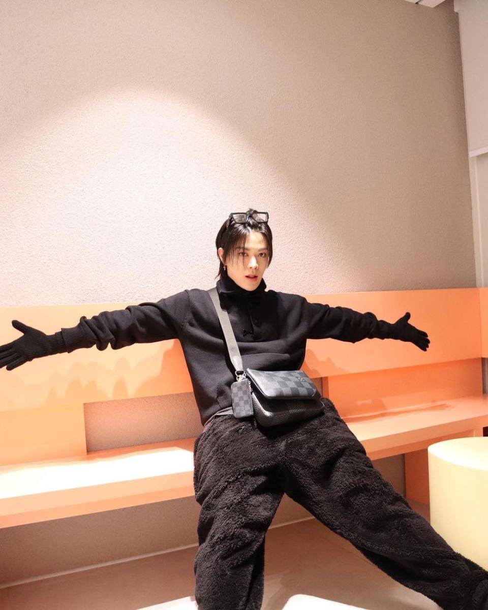 padu padan celana oversize ala Yuta NCT (instagram.com/yuu_taa_1026)