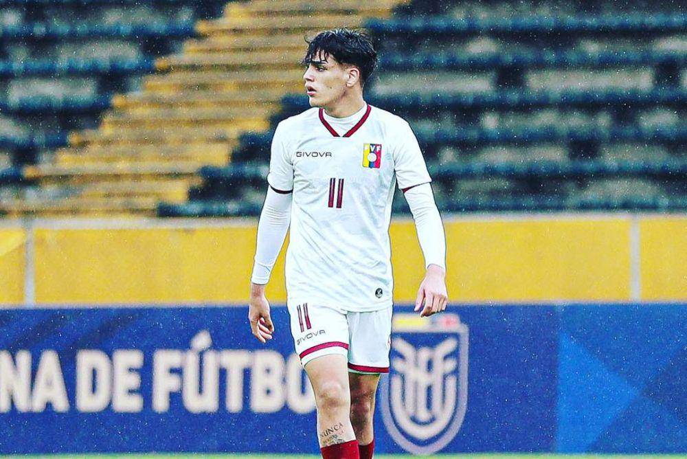 Juan Arango saat memperkuat Timnas Venezuela U-17. (instagram.com/juanarangotortolero_jr)