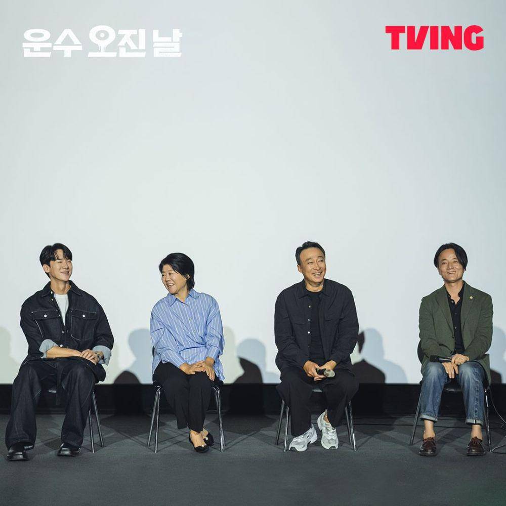 Yoo Yeon Seok, Lee Jung Eun, Lee Sung Min, dan sutradara Pil Gam Seong di 28th Busan International Film Festival (instagram.com/tving.official)