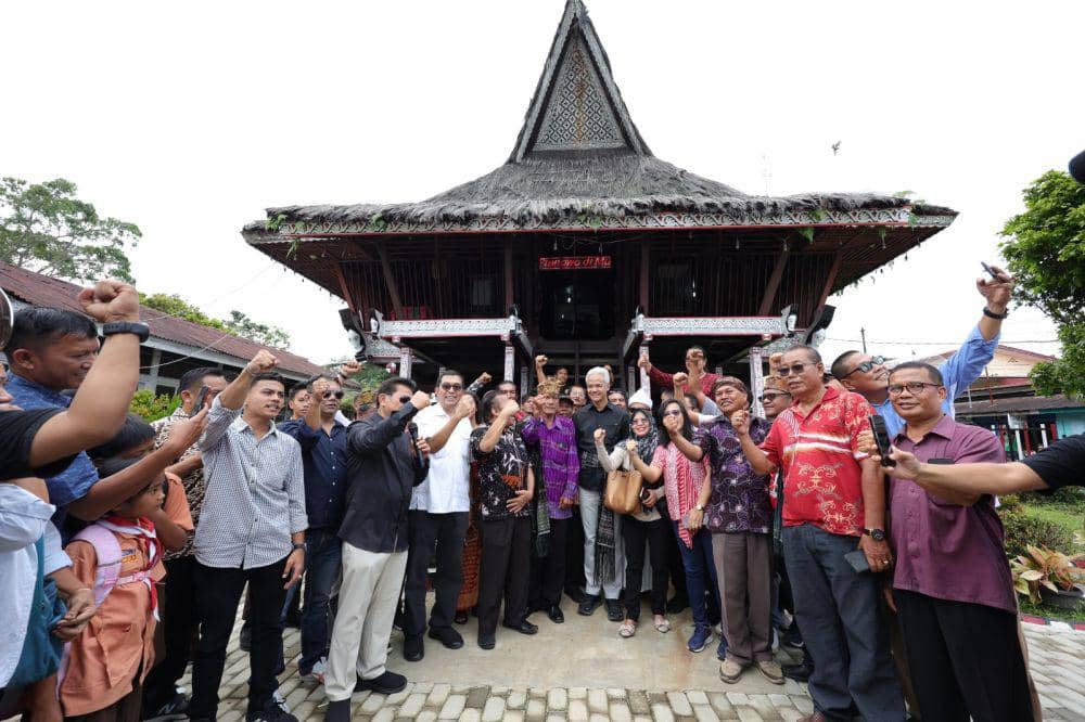 Ganjar Pranowo berkunjung ke Museum Simalungun, Siantar, Sabtu (11/11/2023). (Dok. IDN Times)