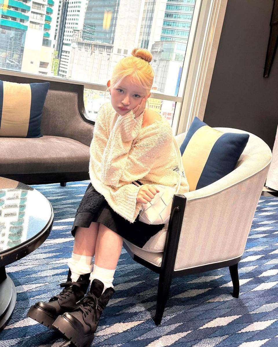 referensi outfit girly ala Rei IVE (instagram.com/ivestarship)