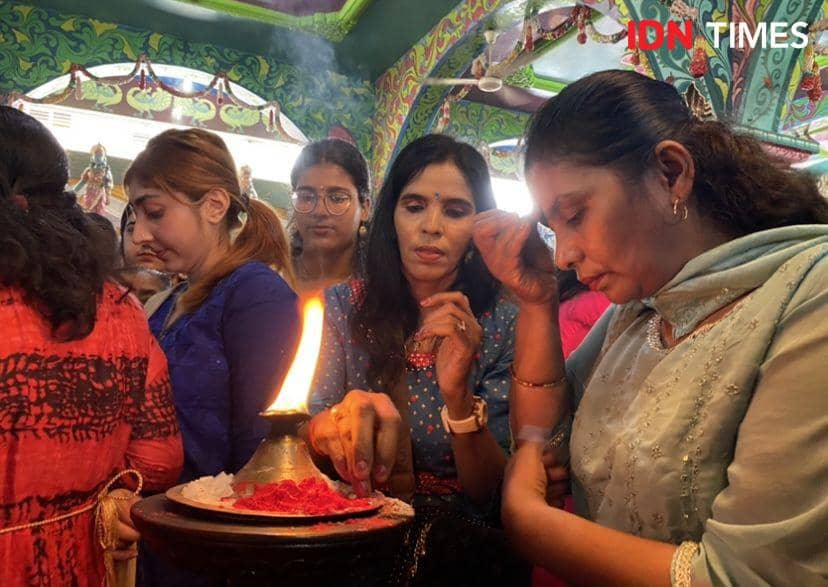Suasana perayaan Deepavali di kuil Shri Mariamman Medan (IDN Times/Indah Permata Sari)