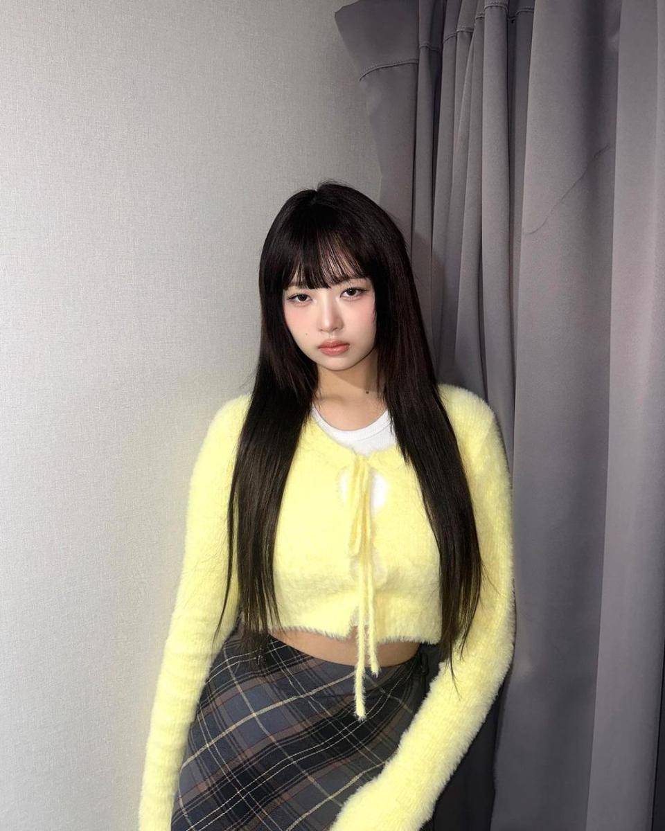 referensi outfit girly ala Rei IVE (instagram.com/ivestarship)