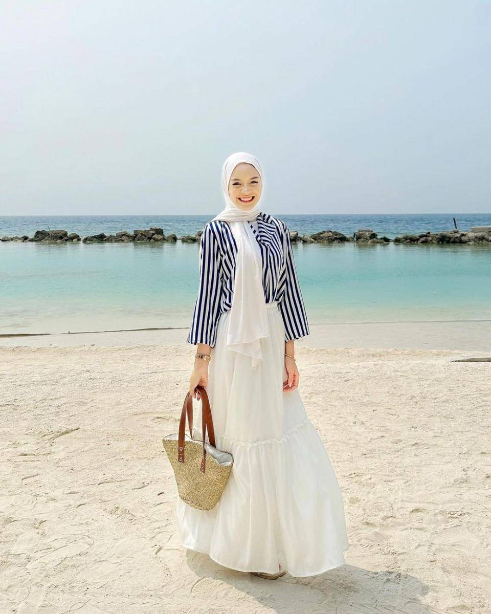 inspirasi OOTD ala Febiola Nabila (instagram.com/febiolanabilaa)