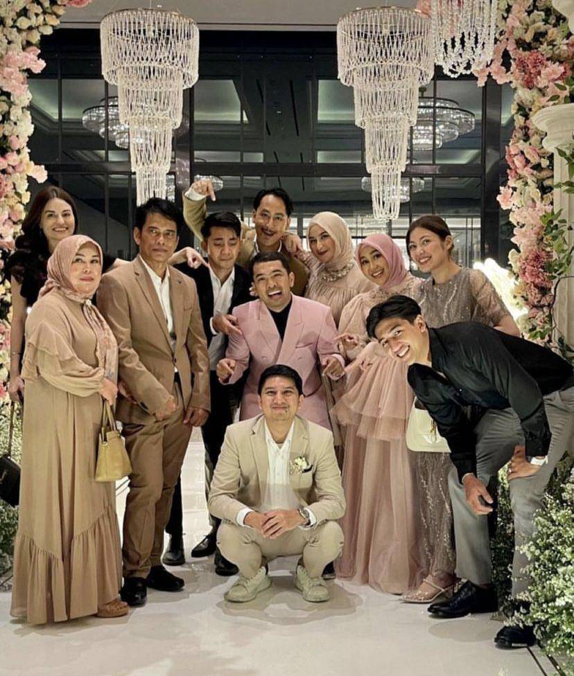 potret artis yang hadir di resepsi pernikahan Jharna Bhagwani dan Husein Nasimov (Instagram.com/harrisvriza
