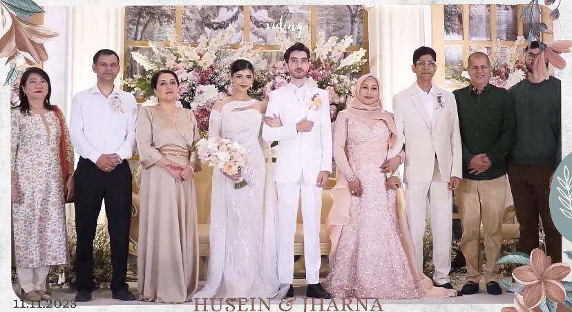 potret resepsi pernikahan Jharna Bhagwani dan Husein Nasimov (youtube.com/Viding)