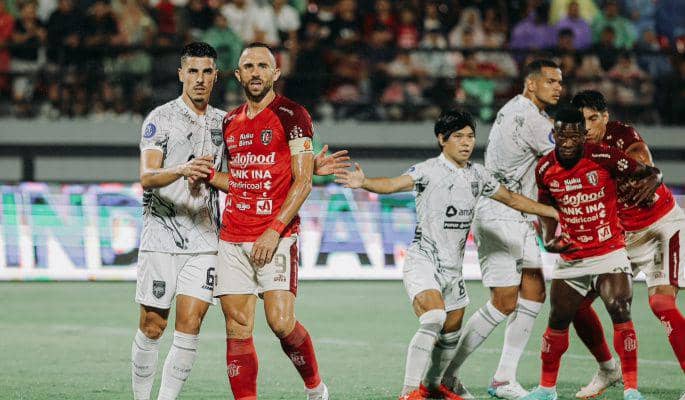 Pemain Bali United saat menghadapi Borneo FC di lapangan. (Baliutd.com)