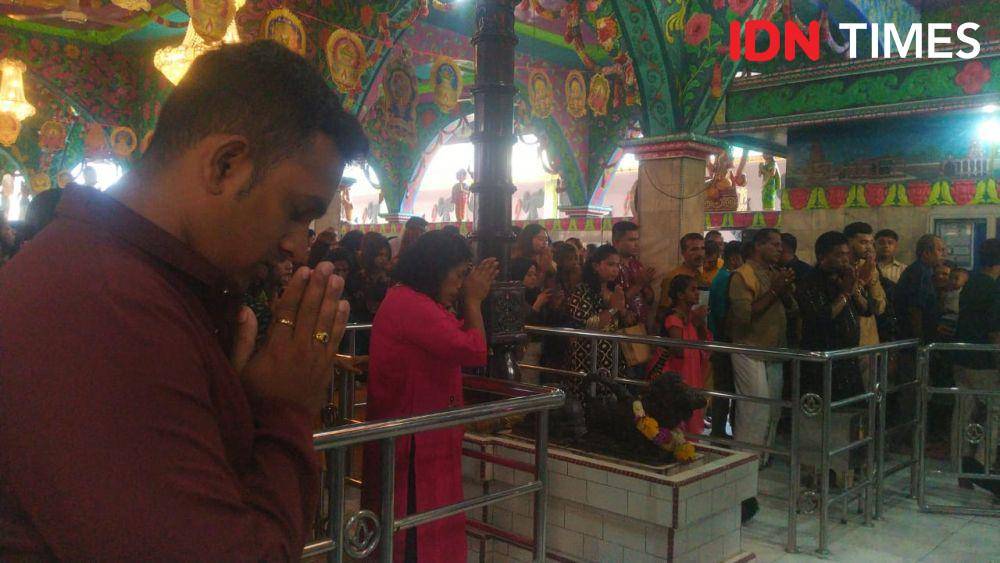 Momen ritual memuja Shanghyang Widhi Wasa (IDN Times/Eko Agus Herianto)