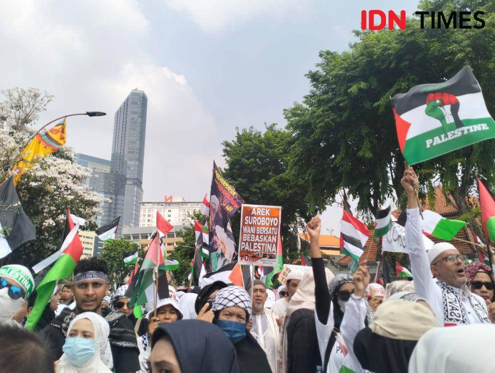 Aksi bela Palestina di Surabaya, Minggu (12/11/2023). IDN Times/ Ardiansyah Fajar