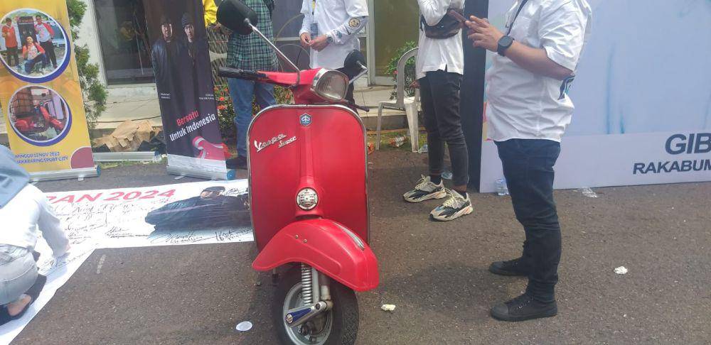 Gibran Beli dan Lelang Vespa di Palembang Untuk Korban Palestina (IDN Times/Istimewa)