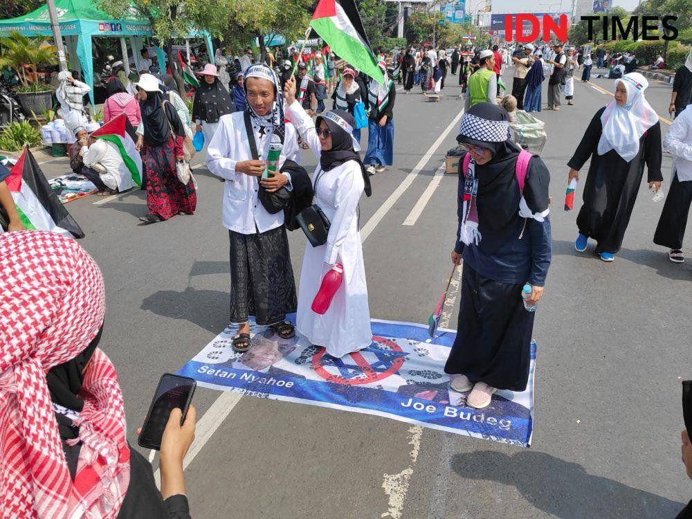 Potret aksi bela Palestina di Bekasi. (IDN Times/Imam Faishal)