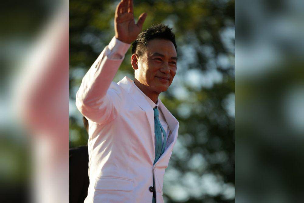 Simon Yam di karpet merah Festival Film Fantastis Internasional Bucheon. (commons.wikimedia.org/SJ)
