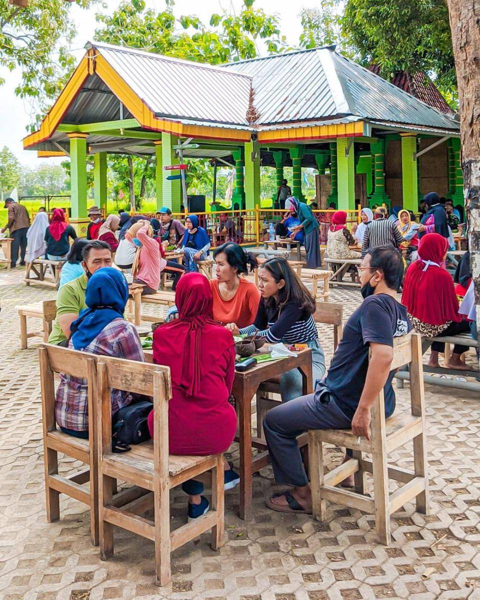 Keramaian pengunjung di Pasar Pundensari. Instagram/ariemadione