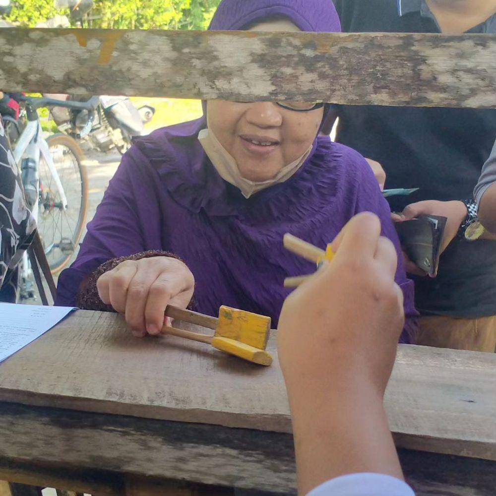 Alat tukar bambu yang digunakan untuk bertransaksi di Pasar Pundensari Madiun. Instagram/pasarpundensari