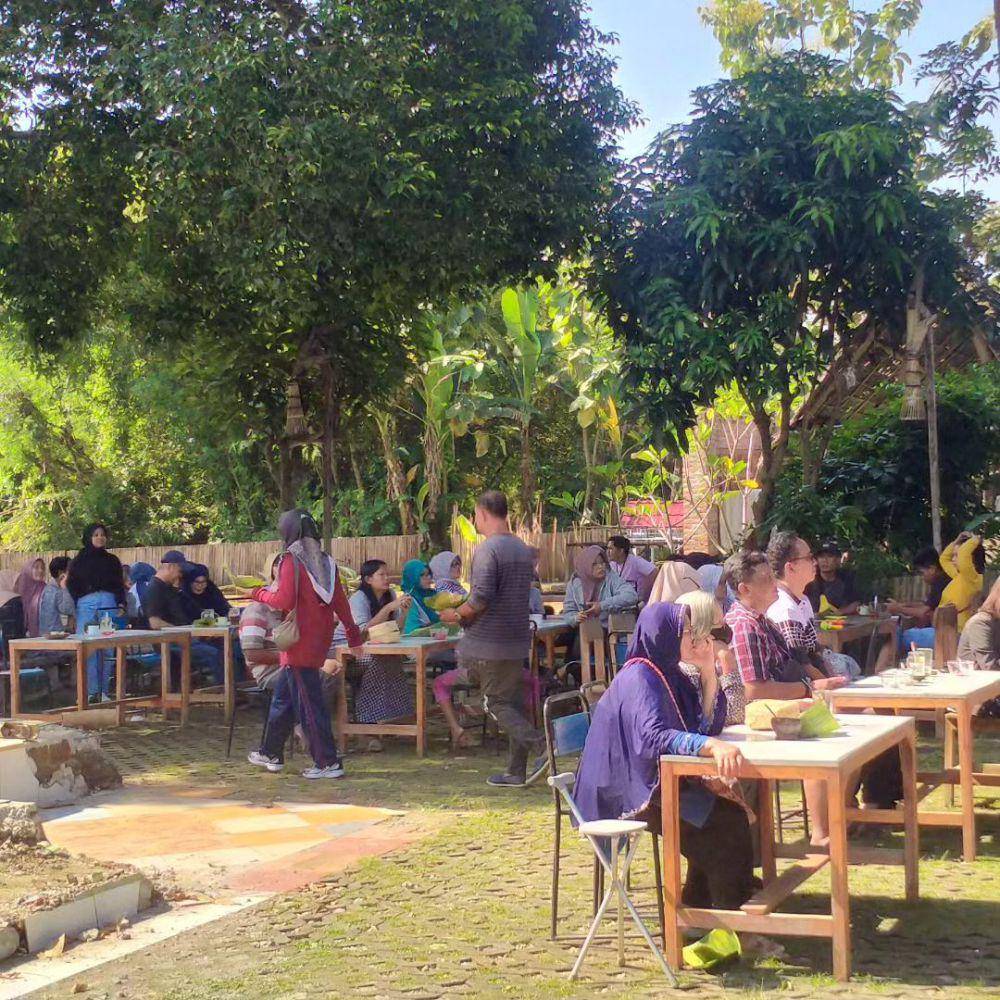 Suasana hari Minggu pagi di Pasar Pundensari Madiun. Instagram/pasarpundensari