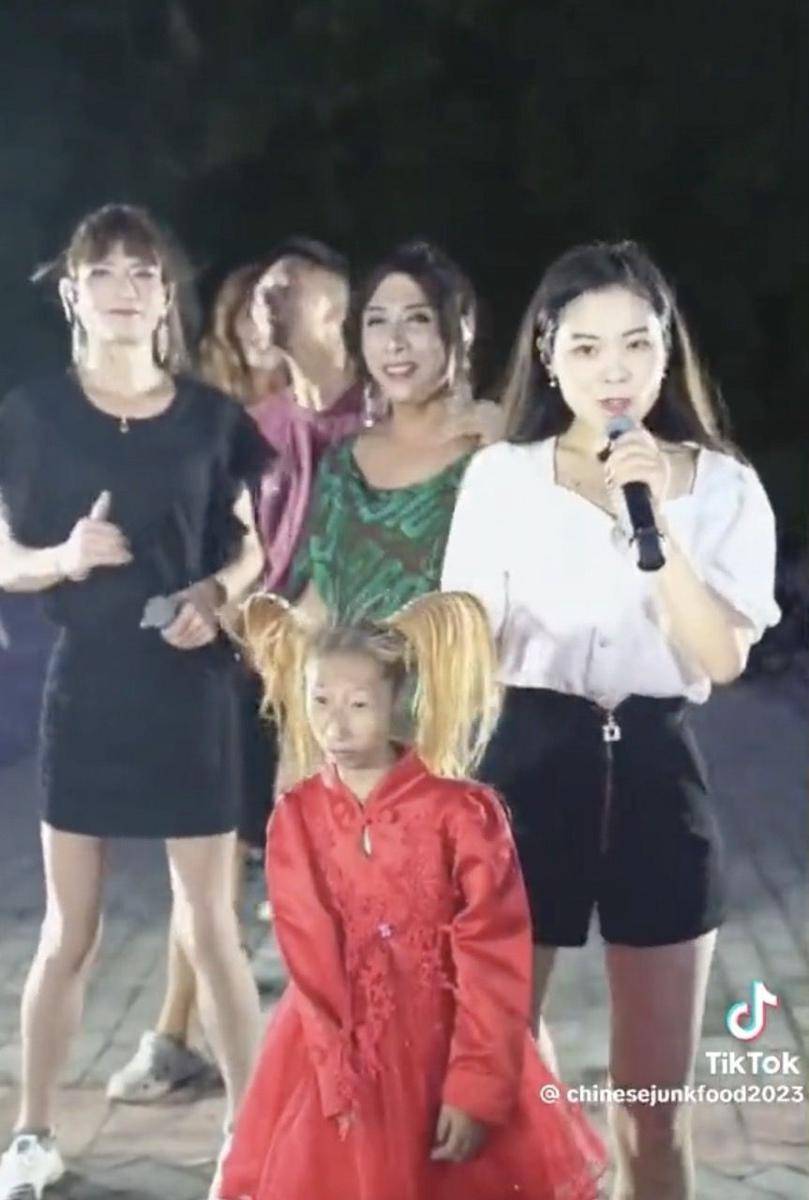 Xiao XIao yang viral di TikTok (tiktok.com/chinesejunkfood2023)