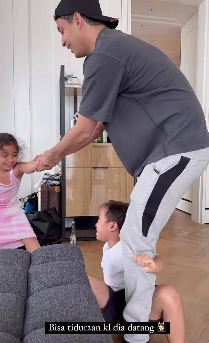 momen staycation Xabiru dan Chava bareng Miwa (instagram.com/rachelvennya)