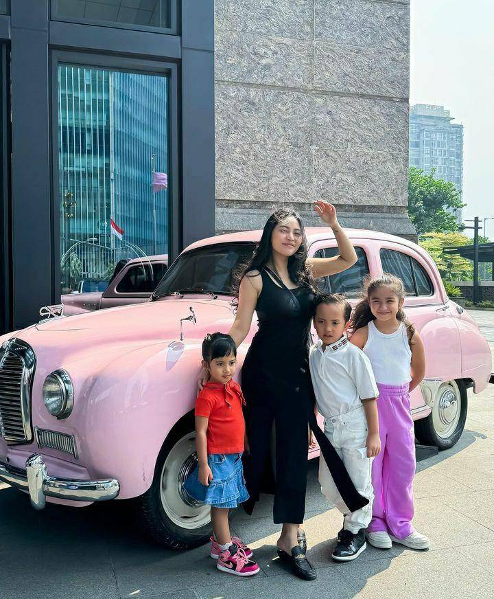 momen staycation Xabiru dan Chava bareng Miwa (instagram.com/rachelvennya)