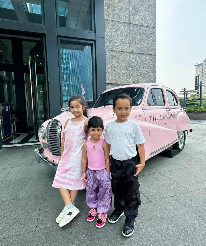 momen staycation Xabiru dan Chava bareng Miwa (instagram.com/rachelvennya)