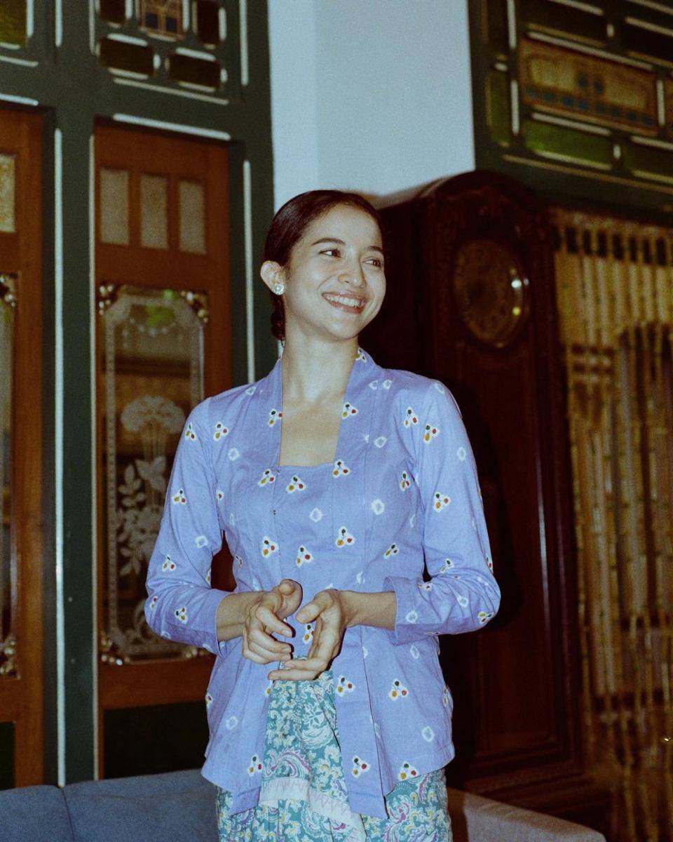 kebaya Putri Marino (instagram.com/putrimarino)