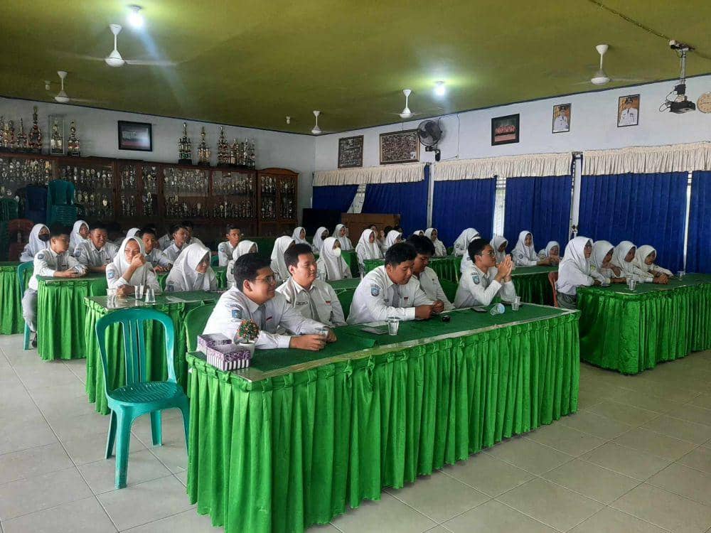 Aktivitas siswa SMA di Banjarmasin.