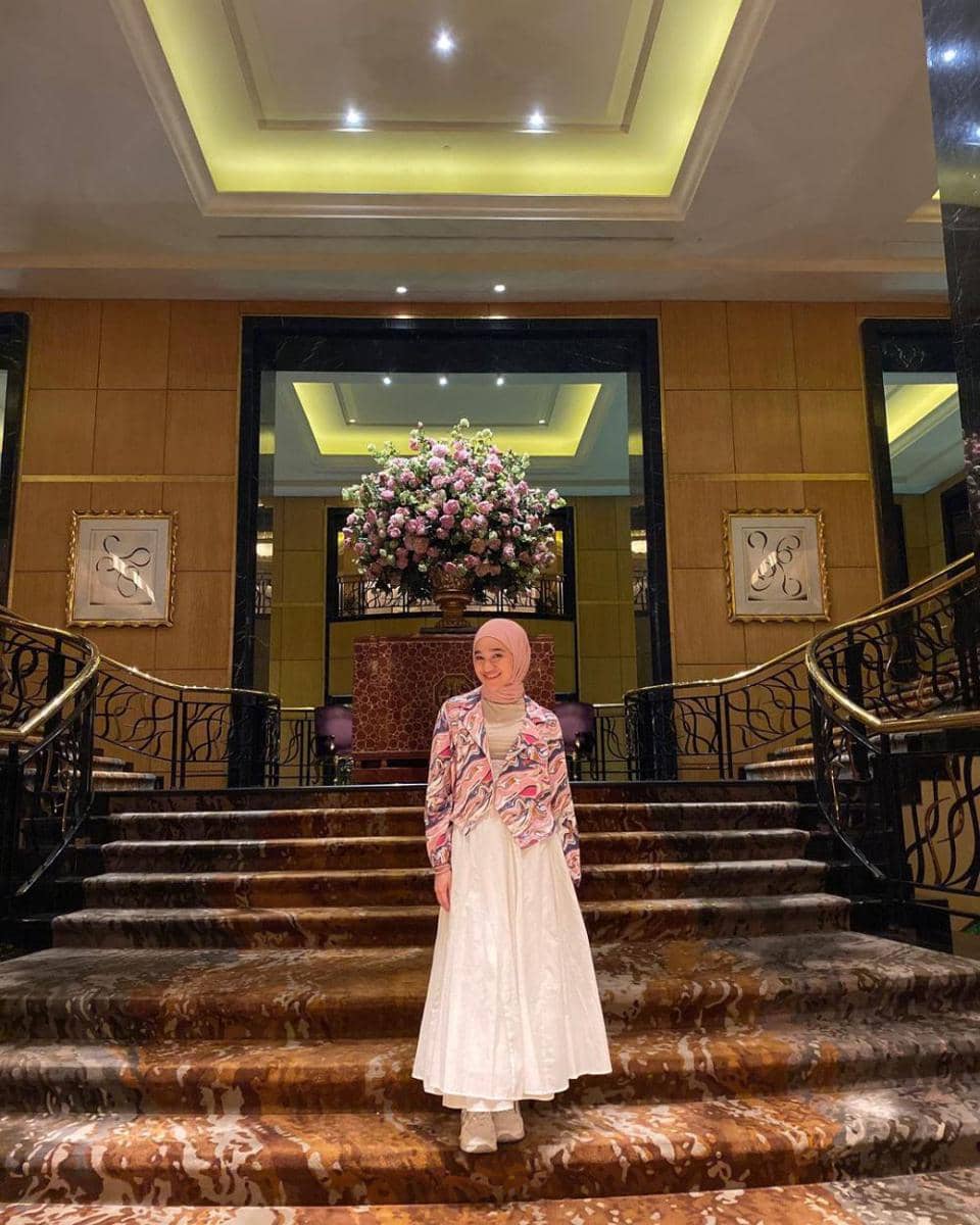 padu padan dress ala Nabila Taqiyyah (instagram.com/nabilataqiyyah)