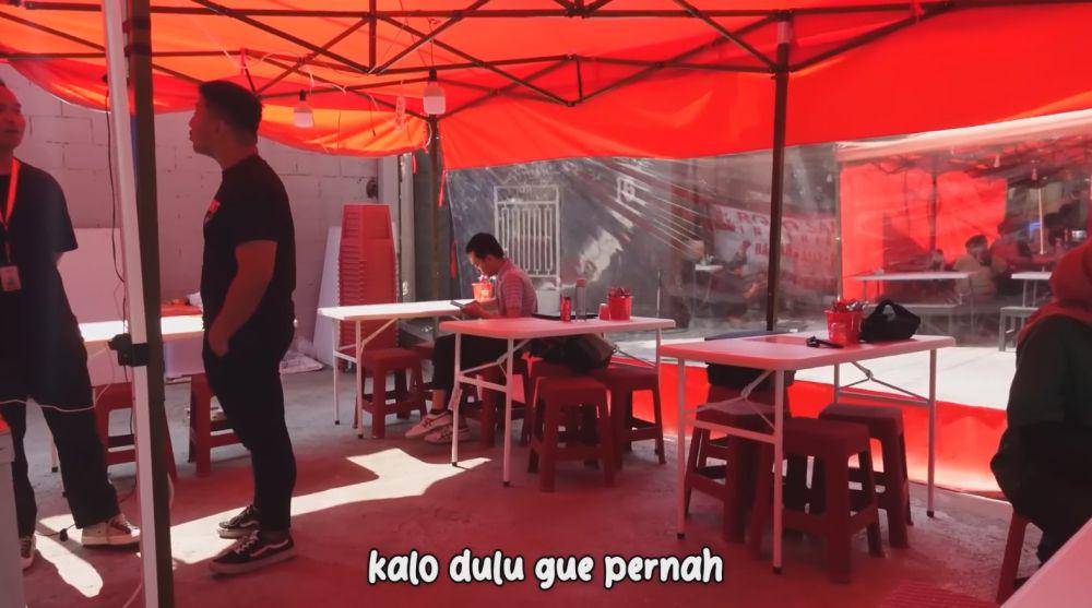 warung nasi goreng Nagita (YouTube.com/Boengkoes)