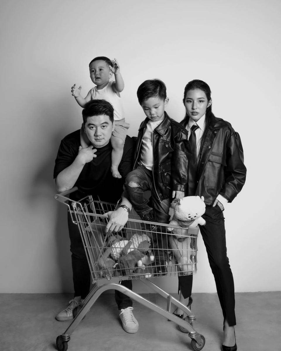 pemotretan terbaru Arnold Poernomo dan keluarga (instagram.com/arnoldpo)