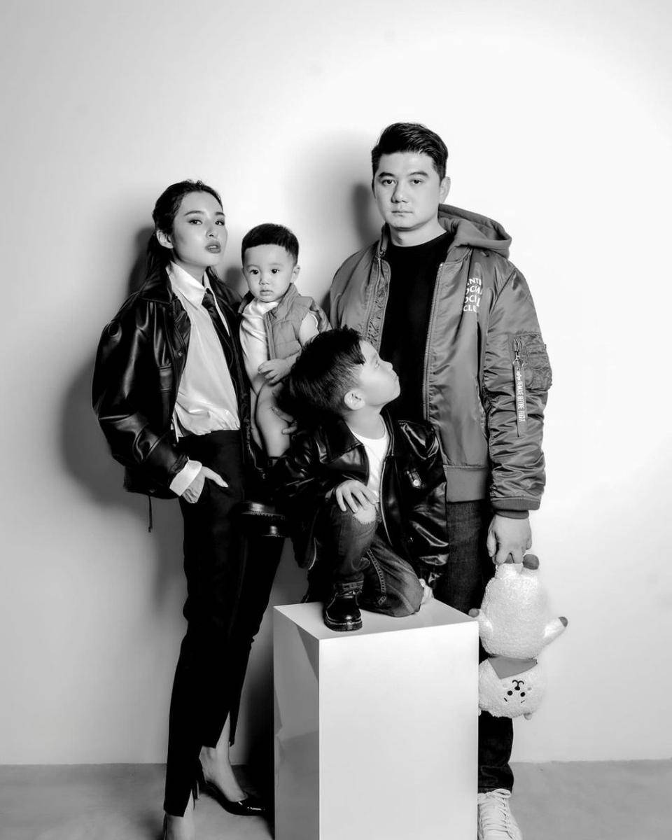 pemotretan terbaru Arnold Poernomo dan keluarga (instagram.com/arnoldpo)