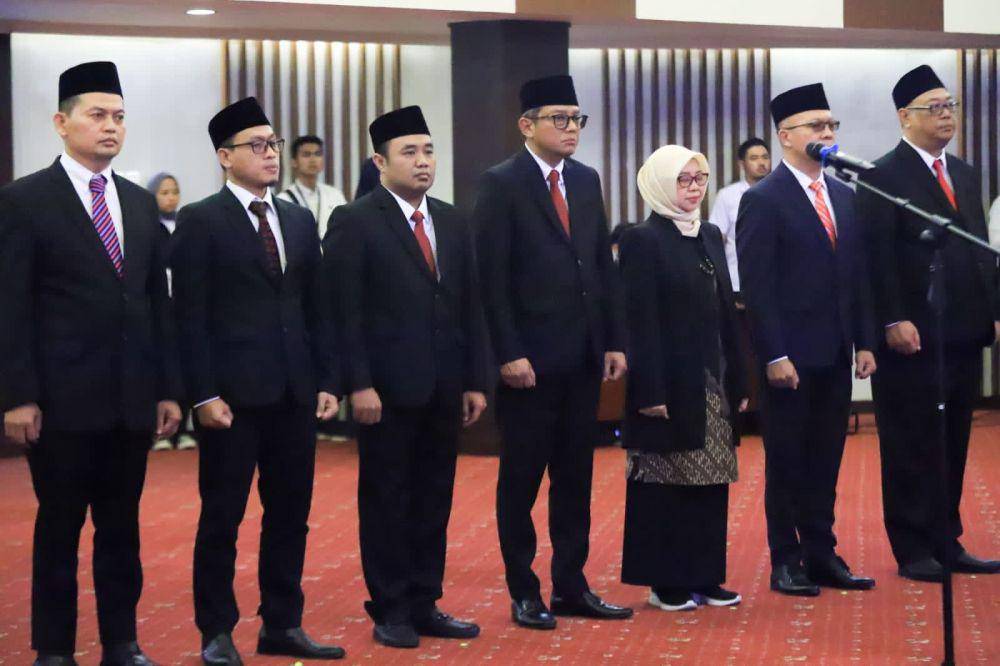 Menteri Ketenagakerjaan, Ida Fauziyah melantik 7 anggota Badan Nasional Sertifikasi Profesi (BNSP) periode 2023-2028 pada Senin (13/11/2023) di Jakarta. (Dok. Kemnaker)