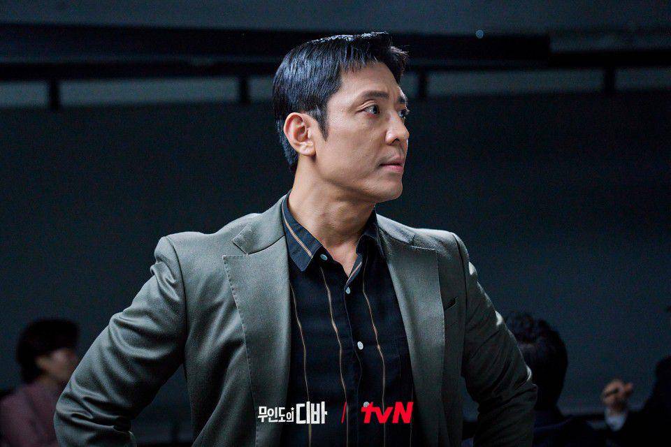 cuplikan Kim Joo Hun di drakor Castaway Diva (dok. tvN/무인도의 디바)
