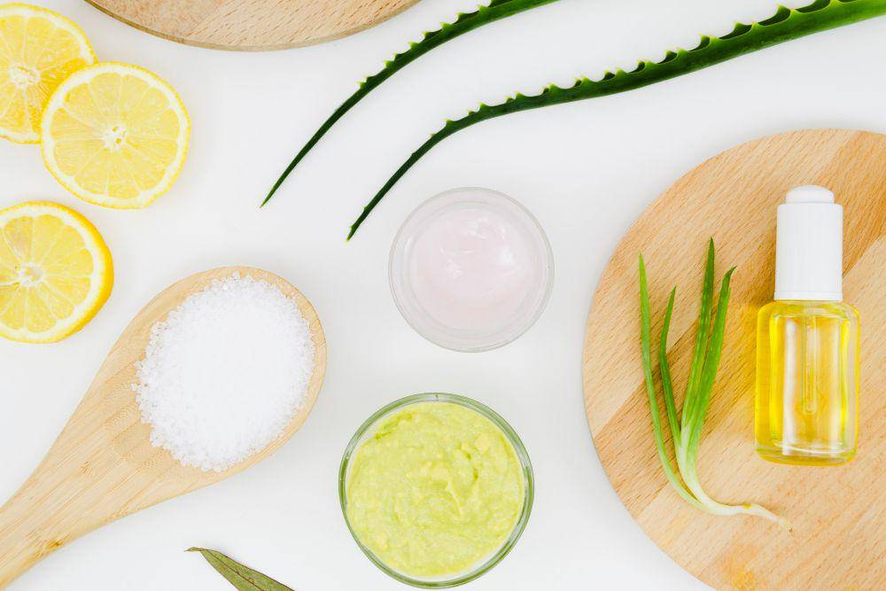ilustrasi lemon, lidah buaya dan tea tree oil (freepik.com/freepik)