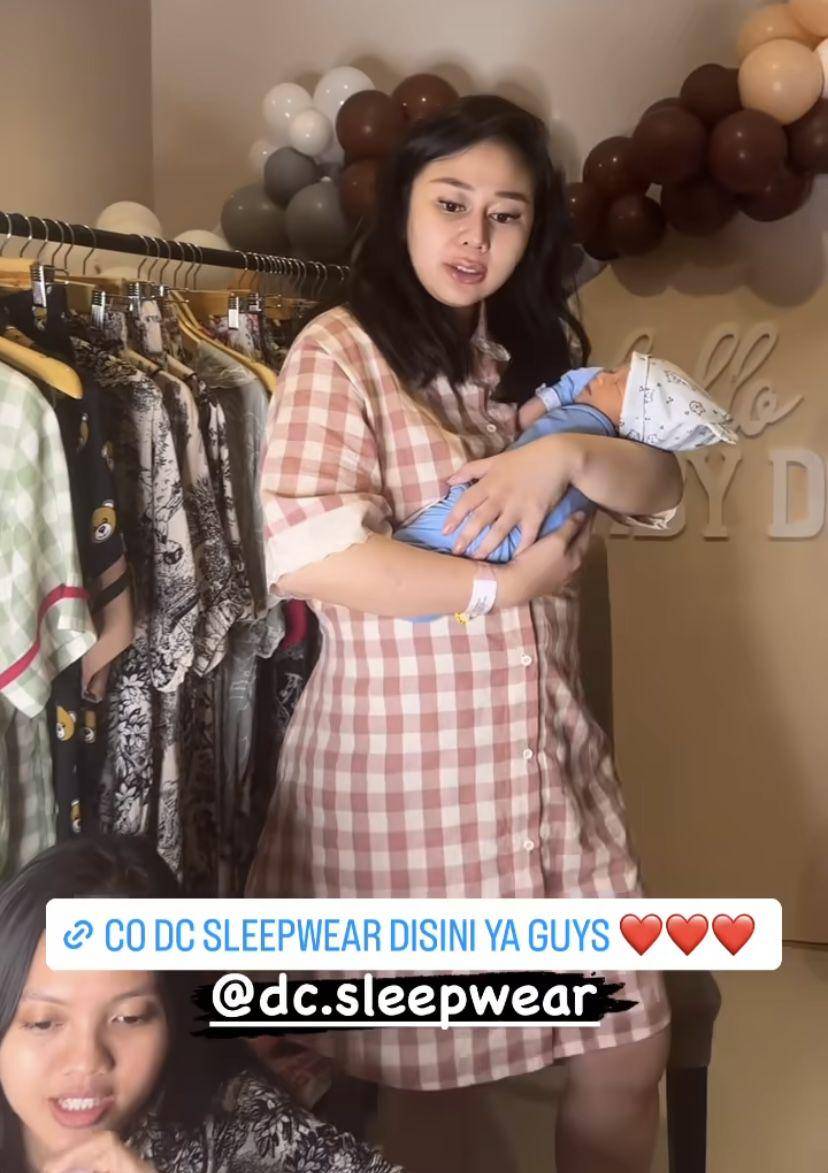 potret Denise Chariesta live jualan sambil momong anak (Instagram.com/denisechariesta91)