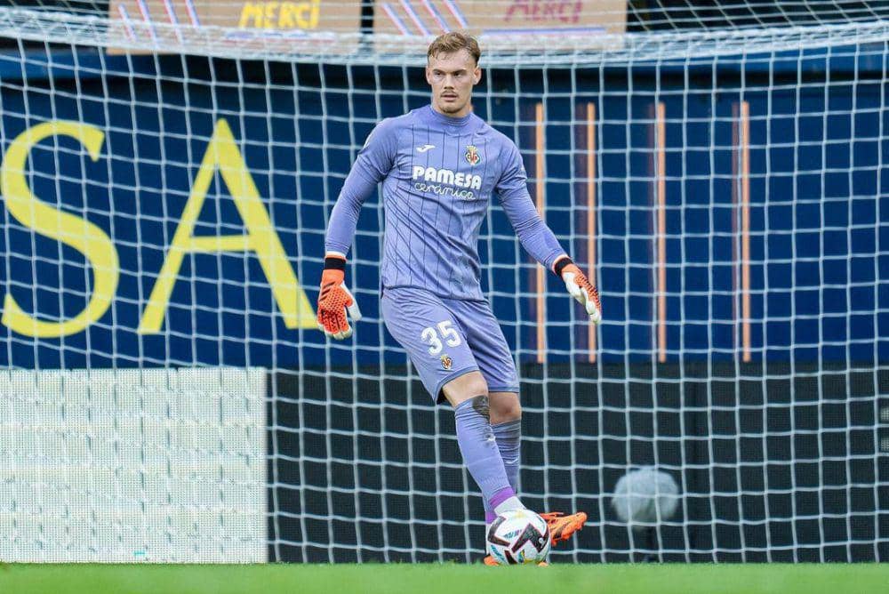 Filip Jörgensen saat membela Villarreal. (instagram.com/filipjorgensen1)