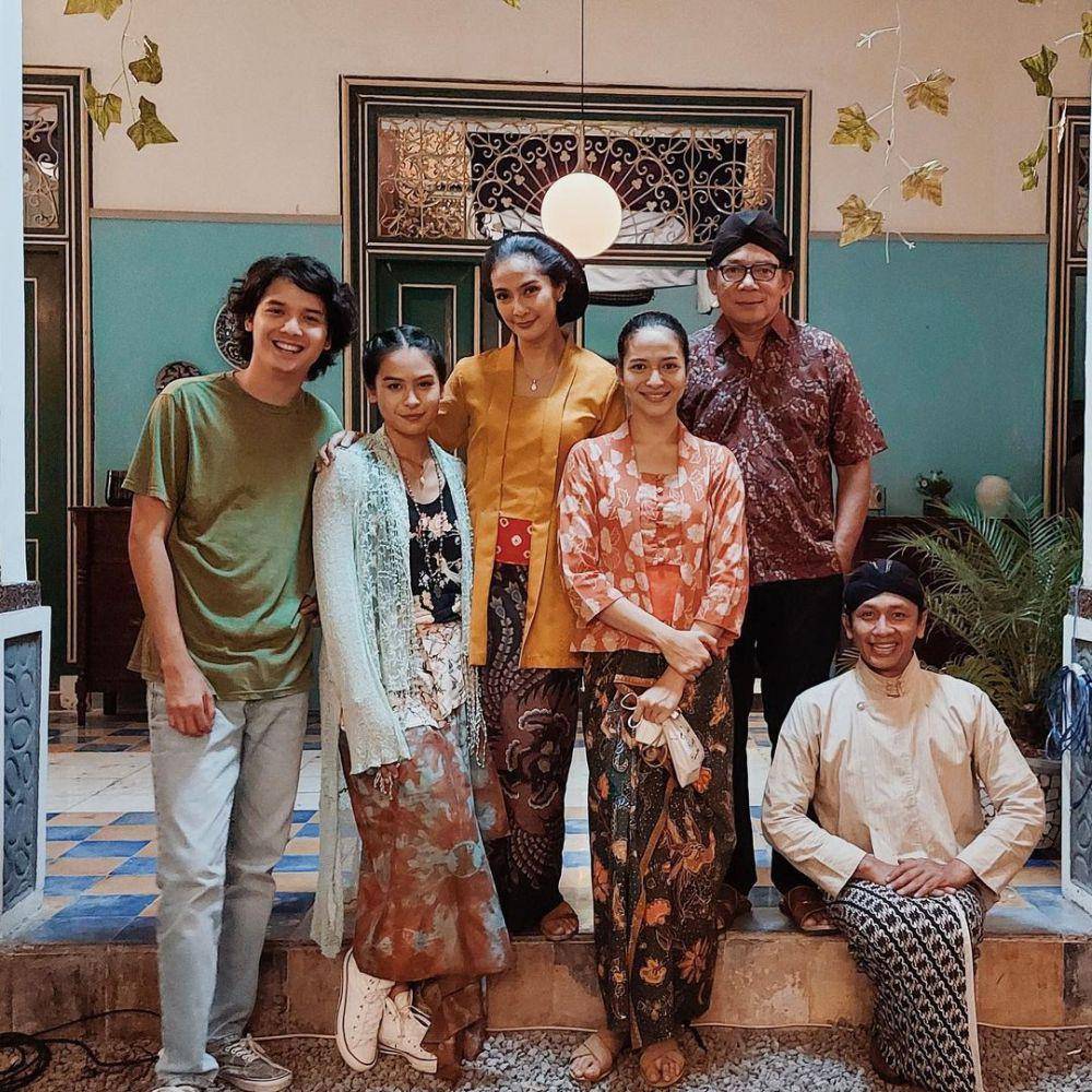 kebaya Putri Marino (instagram.com/putrimarino)