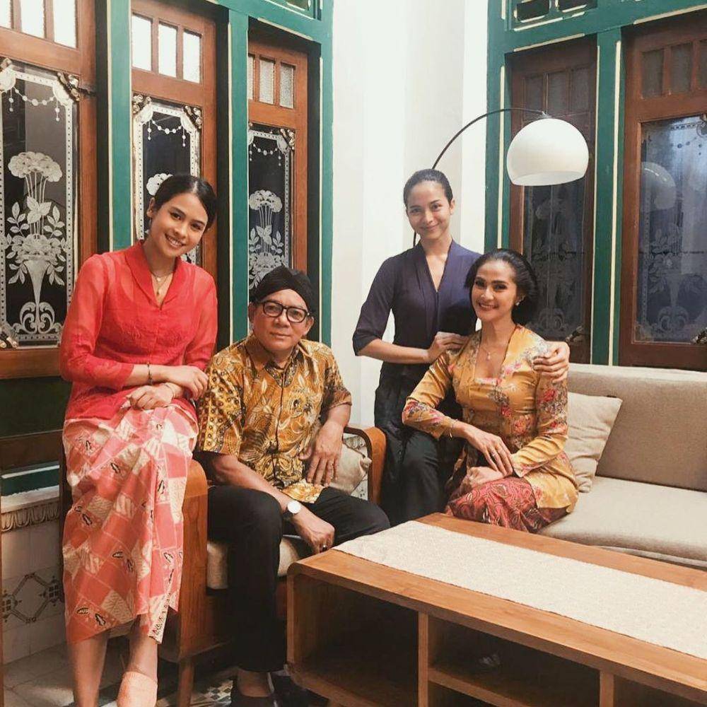 kebaya Putri Marino (instagram.com/putrimarino)