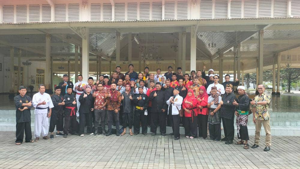 Sambung Rasa Wakil Gubernur DIY dengan Komunitas Pencak Silat di Gedhong Pracimasana, Kompleks Kepatihan, Yogyakarta, Minggu (12/11/2023). (Dok. Istimewa)