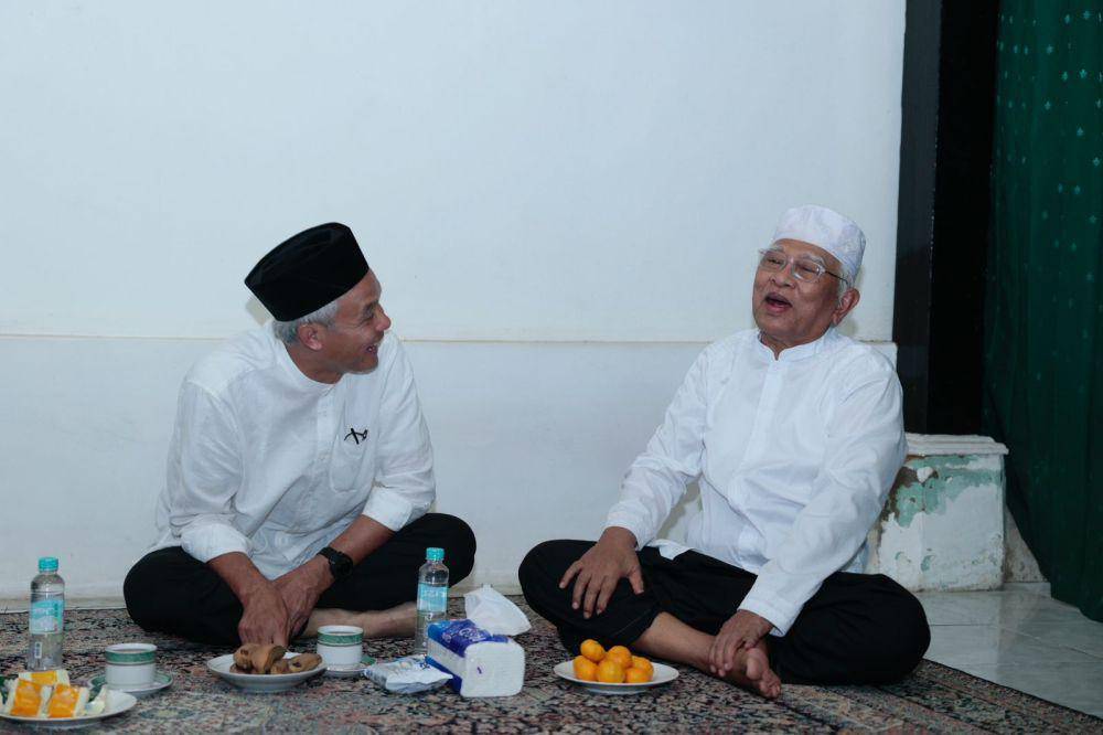 Ganjar Pranowo silaturahmi ke kediaman KH Mustofa Bisri atau Gus Mus di Kompleks Ponpes Raudlatut Thalibin, Kelurahan Leteh, Rembang, Jawa Tengah (IDN TImes/Istimewa)