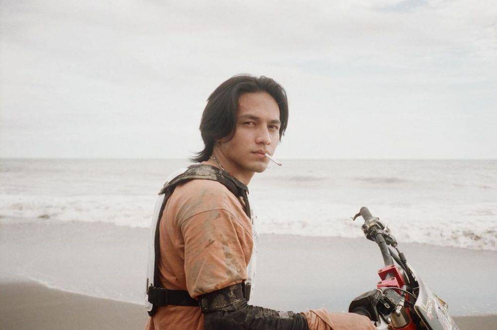 Gaya rambut Jefri Nichol gondrong belah tengah (instagram.com/jefrinichol)