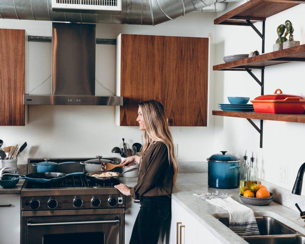 ilustrasi kegiatan introver (unsplash.com/Le Creuset)