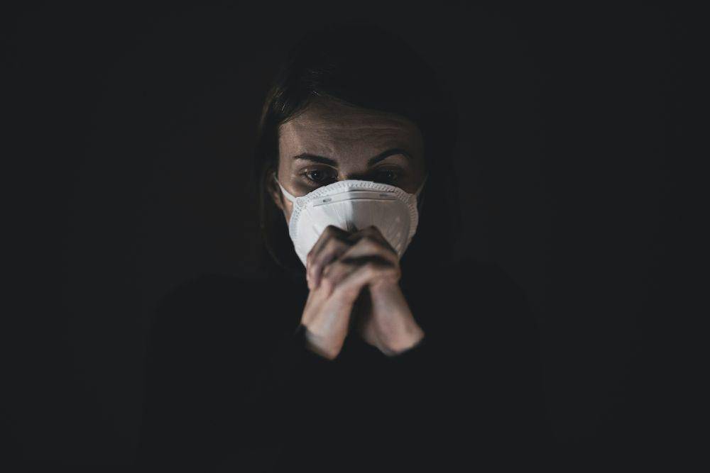 ilustrasi menggunakan masker (pexels.com/Engin Akyurt)