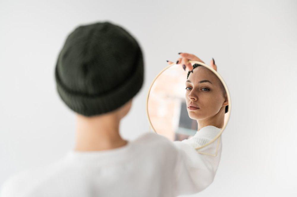 ilustrasi seseorang melakukan refleksi (pexels.com/SHVETS production)