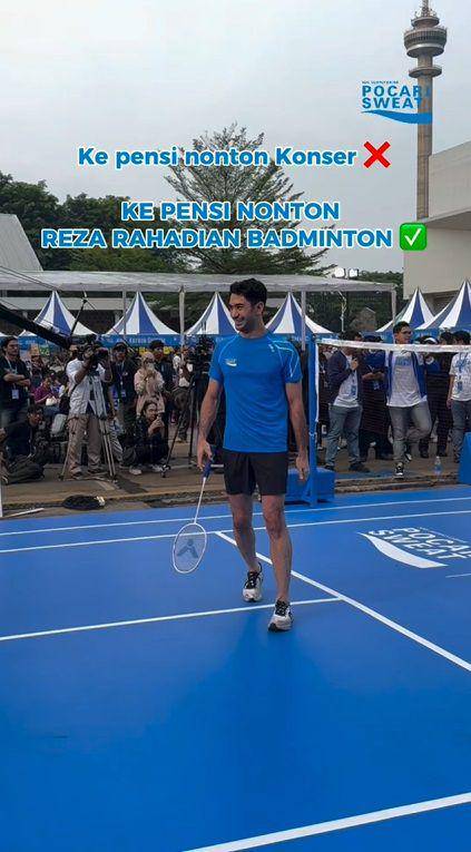 potret Reza Rahadian main badminton (instagram.com/pocariid)