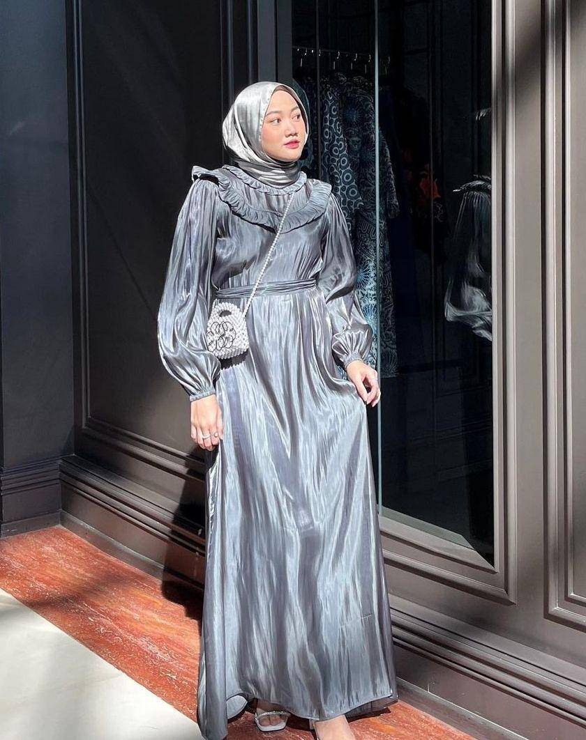 Dress silver (instagram.com/adindavld)