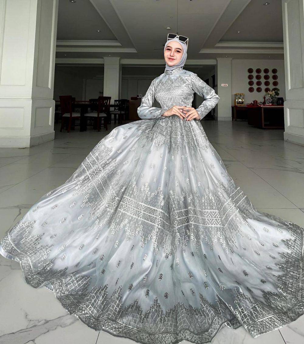 Dress silver (instagram.com/wendaamaliia)