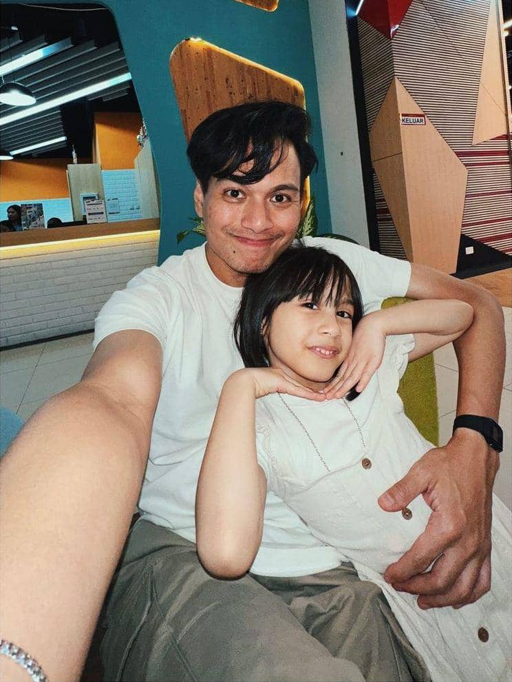 potret Rendy Pandugo dan putrinya (instagram.com/rendypandugo/)
