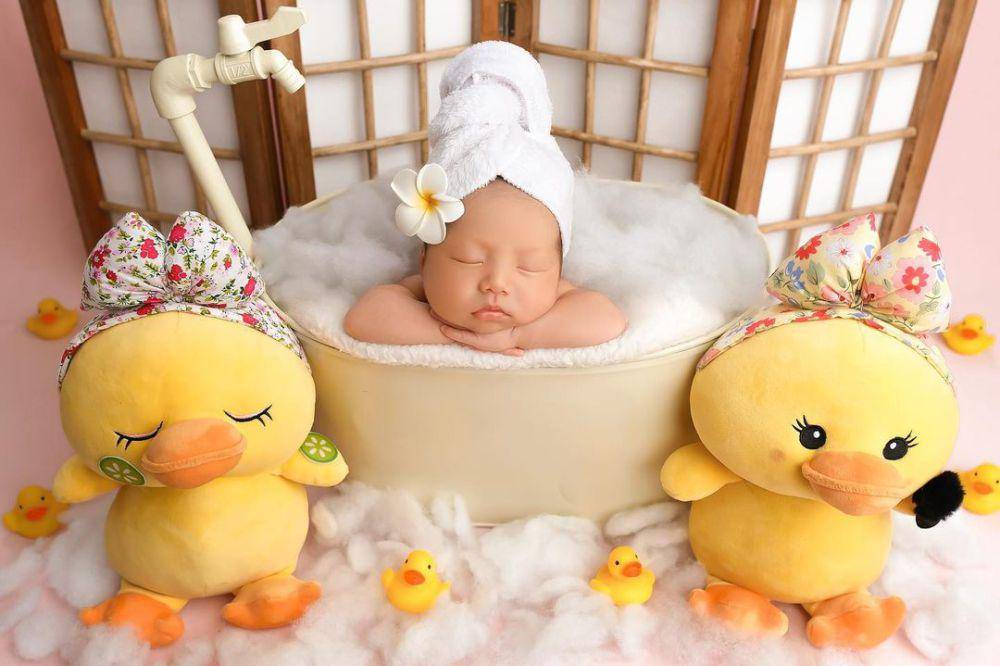 newborn photoshoot Quinny, anak Nex Carlos (instagram.com/vienesca)
