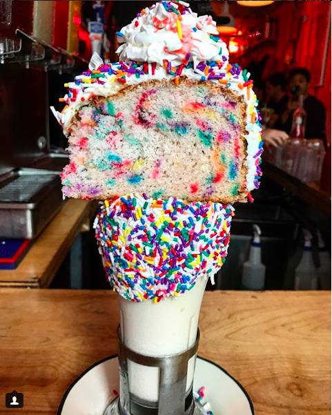 potret penyajian milkshake aneh (reddit.com/user/CuntCorner)