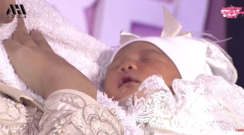 potret Azzura anak kedua Atta dan Aurel (YouTube.com/AH)