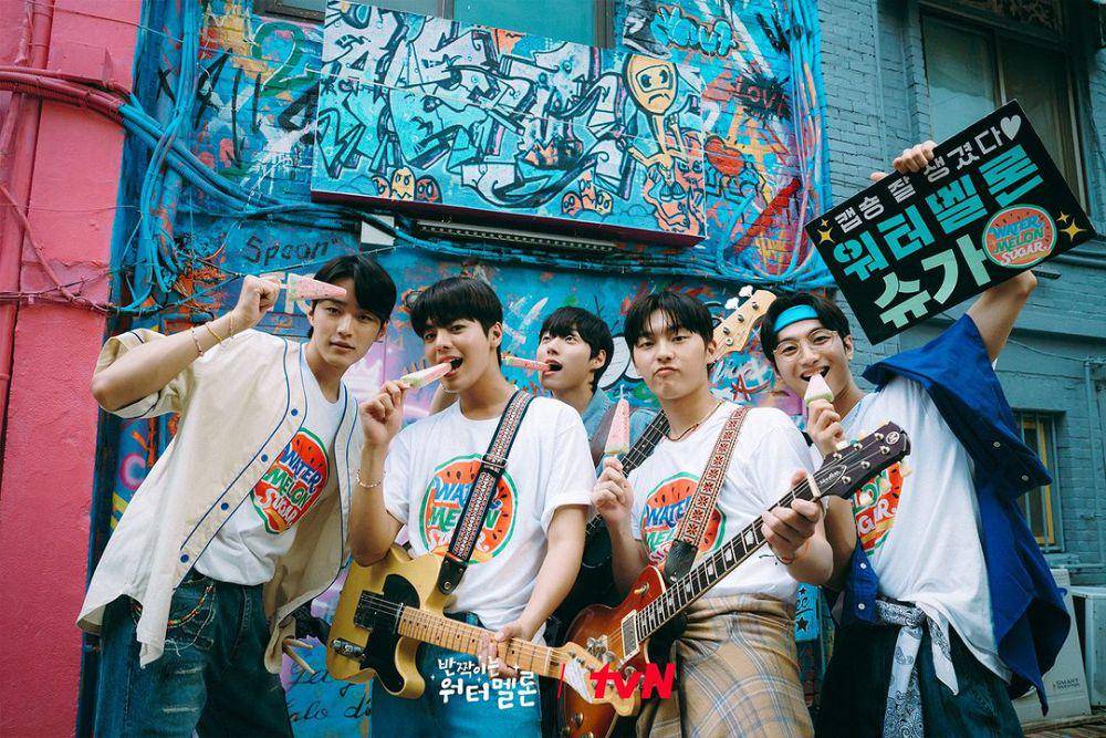para anggota band Watermelon Sugar dalam drama Twinkling Watermelon (dok. tvN/Twinkling Watermelon)